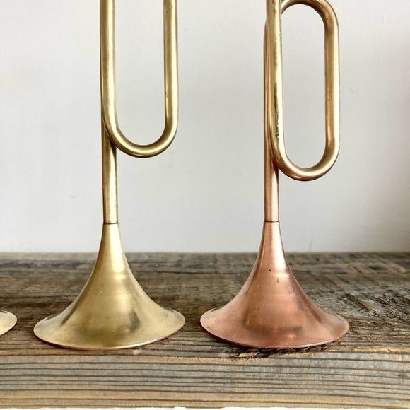 Brass bugle horn candlesticks - Picture 4 of 5